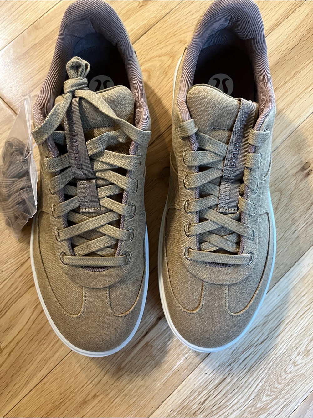 lululemon athletica Men’s Tan Canvas Low-Top Sneakers with White Sole size 7.5